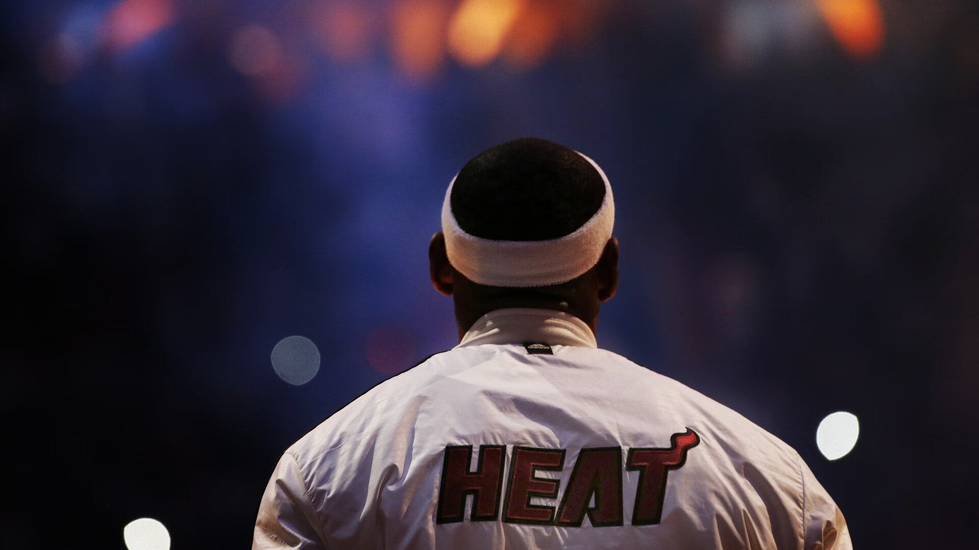 FC足球世界官方下载-世界体坛风云突变，本菲卡备战NBA？塞维利亚调整意甲名单，黄蜂赛前换将——乱局盘点